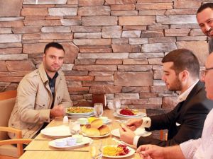 Hıghway Outlet, Ünlülerin Uğrak Yeri Haline Geldi