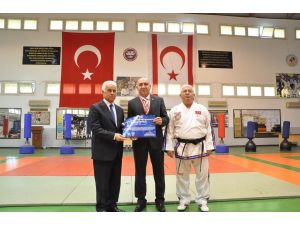 Kktc’den Tmok Üyesi Karataş’a Spor Oscarı Ödülü