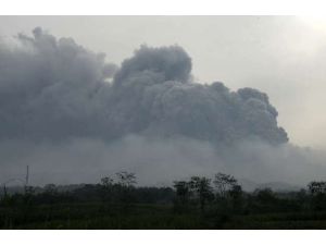 Kelud Yanardağı Faaliyete Geçti: 2 Ölü