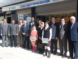 Kitap Okuyana Altın