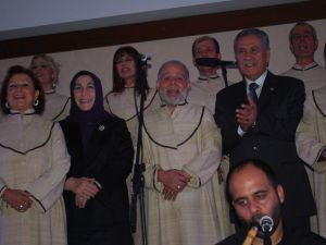 Arınç Çifti, Koroda Şarkı Söyledi