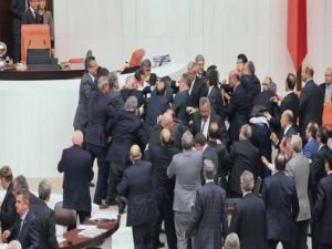 Meclis’te Kan Aktı