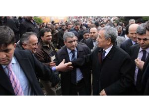 Kan Gövdeyi Götürür Gibi...