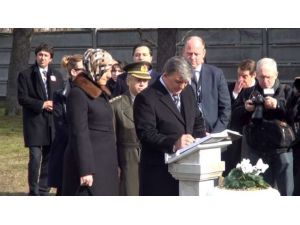 Türk Şehitliğini Ziyaret Etti