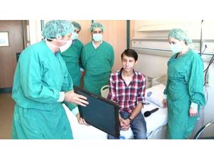 Yeni Yüzünü İlk Kez Gördü