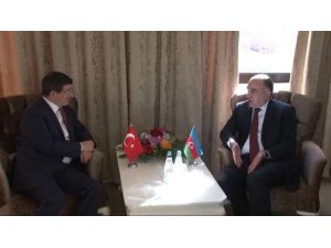 Davutoğlu, Mevkidaşlarıyla Görüştü