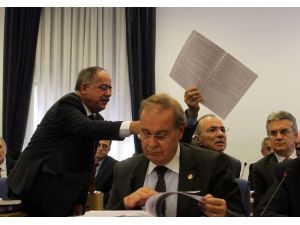 Komisyon’da İnternet Gerginliği