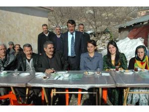 Bir Halkın Önderi Özgür Değilse...