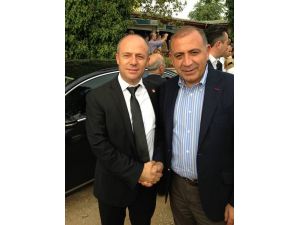 Adaylıktan Çekildi, Yerini Eşine Bıraktı