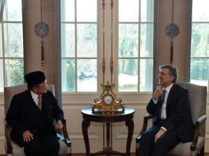 Gül Eski Mevkidaşıyla Birlikte