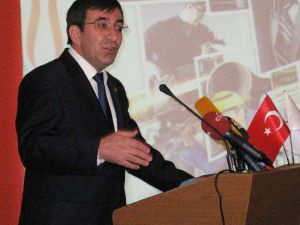 Bakan Protokol Konuşmalarına Ateş Püskürdü