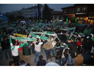 Bursaspor Taraftarı Tff Ve Yönetimi Protesto İçin Yürüdü
