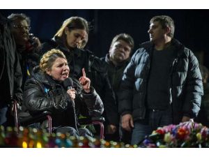 Eski Başbakandan Göstericilere Çağrı