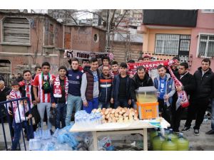 Kasımpaşalı Taraftarlardan, Sivasporlulara Maç Öncesi İkram