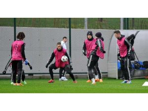 Chelsea Beklemeye Geçti