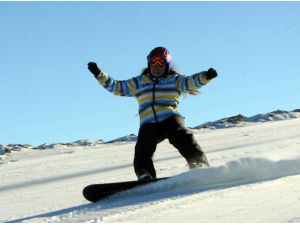 Ilgaz’da Kayak Keyfi Sürüyor