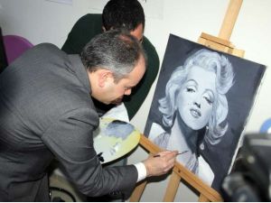 Bakan’dan Marilyn Monroe’ya Fırça