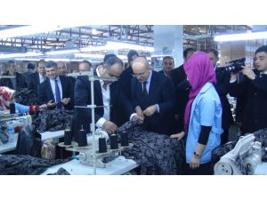 Maliye Bakanı Şimşek, Biçki Dikiş Makinesini Kullandı