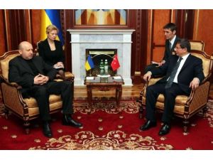 Davutoğlu Krize Çözüm Arayışında