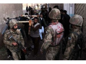 Pakistan’da Silahlar 1 Aylığına Sustu