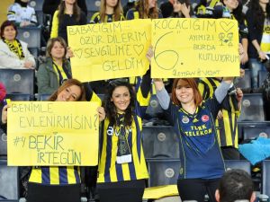 Bekir İrtegün’e Sürpriz Evlenme Teklifi