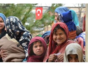 Türk Askerinin Yardımları Sürüyor