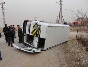 Öğrenci Servisi Otomobille Çarpıştı: 13 Yaralı