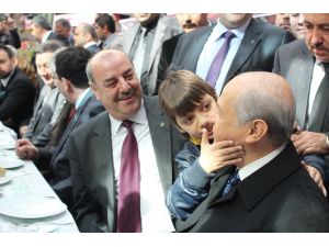 Kerim Yılmaz İsimli Çocuk Devlet Bahçeli’nin Yüzünü Sevdi