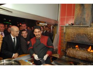 Maliye Ve Ekonomi Bakanları Esnafı Ziyaret Etti