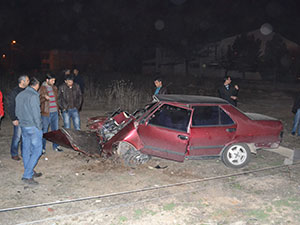 Otomobil Beton Elektrik Direğine Çaptı