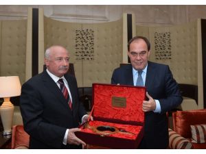 Vali Yüksel, A Milli Takımı Ziyaret Etti