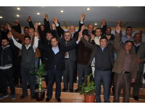 Antalya Saadet Partisi’ye Katılanlara Rozetleri Takıldı