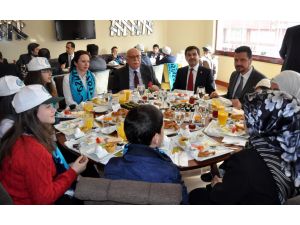 Bakan Avcı, Öksüz Ve Yetim Arnavut Öğrencilerle Buluştu