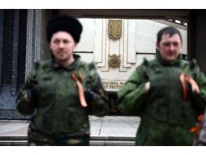 Parlamento Binasını Kuşattılar