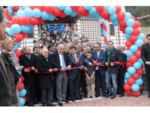 Trabzonsporlu Futbolcular Okul Açılışına Katıldı