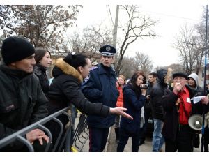 Kırım’daki Ukraynalı Askerlere Rus Karşıtlarından “Dayanın” Çağrısı