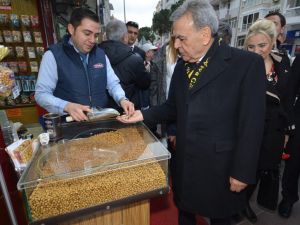 İzmir Büyükşehir Belediye Başkanı Kocaoğlu Seçim Bürosu Açtı