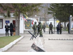 Rus Askerleri Bir Askeri Üssü Daha Ele Geçirdi