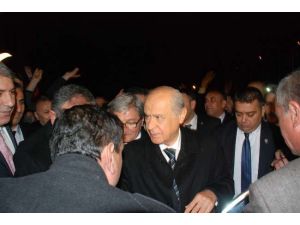 Bahçeli’nin Aracı Önünde Hatıra Pozu
