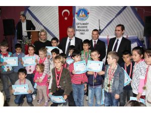 Minik Satranççılar Madalyalarını Aldı