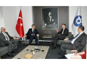 İngiltere Ankara Büyükelçisi İzmir Ticaret Odasını Ziyaret Etti