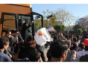 Başbakan, Adanada, Dönüş Yolunda Satranç Dağıttı