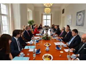 Gül, Danimarka Parlamentosunu Ziyaret Etti