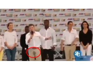 Devlet Başkanı Mitingde Altına Kaçırdı