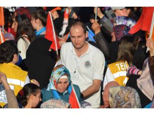 Ak Parti Mitinginde 40 Kadın Fenalaştı