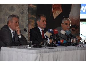 Ak Parti Eski Milletvekillerine Protesto Şoku