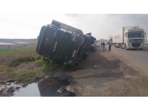 Türk Tır’ları Irak’ta Çarpıştı