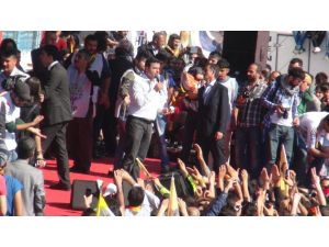 Kılıçdaroğluna Bozkurt İşareti Tepkisi