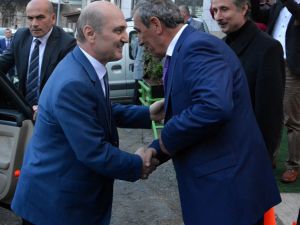 Erdoğan Bayraktar: “Millet Başbakan’ına Sahip Çıkıyor”