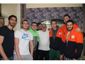 Köfteci Şero, Bilecik Belediyespor Oyuncularına “Bir Baba Hindi” Çektirdi